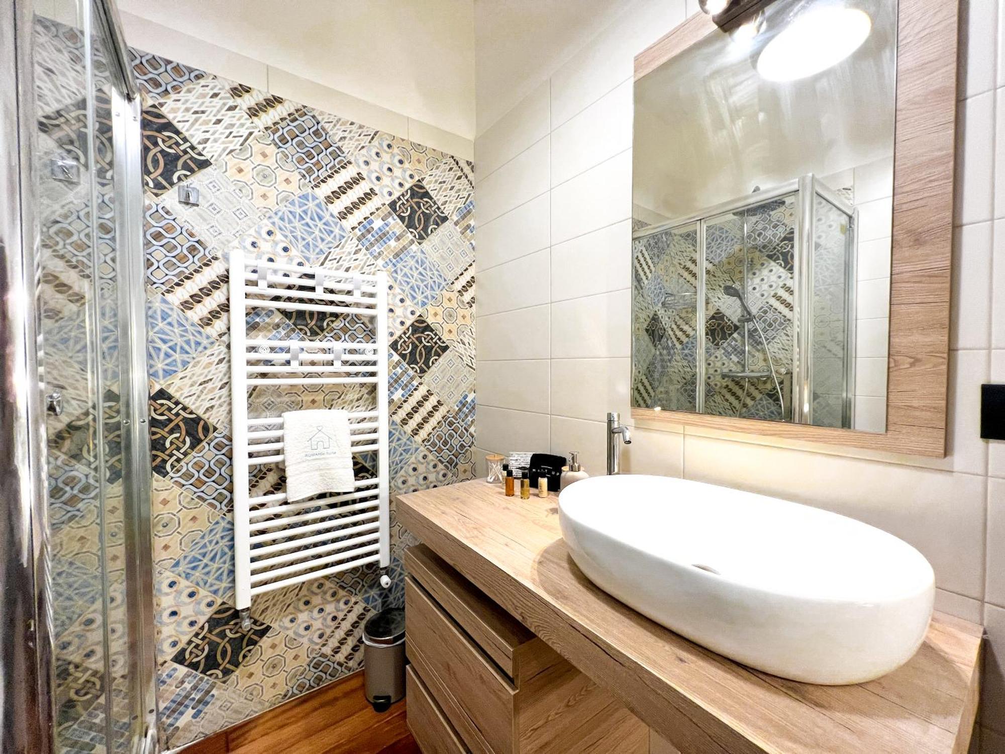 Unique House - 3 Bedrooms & 2 Bathrooms With 4 Beds - 100 Meters To The Metro A Apartamento