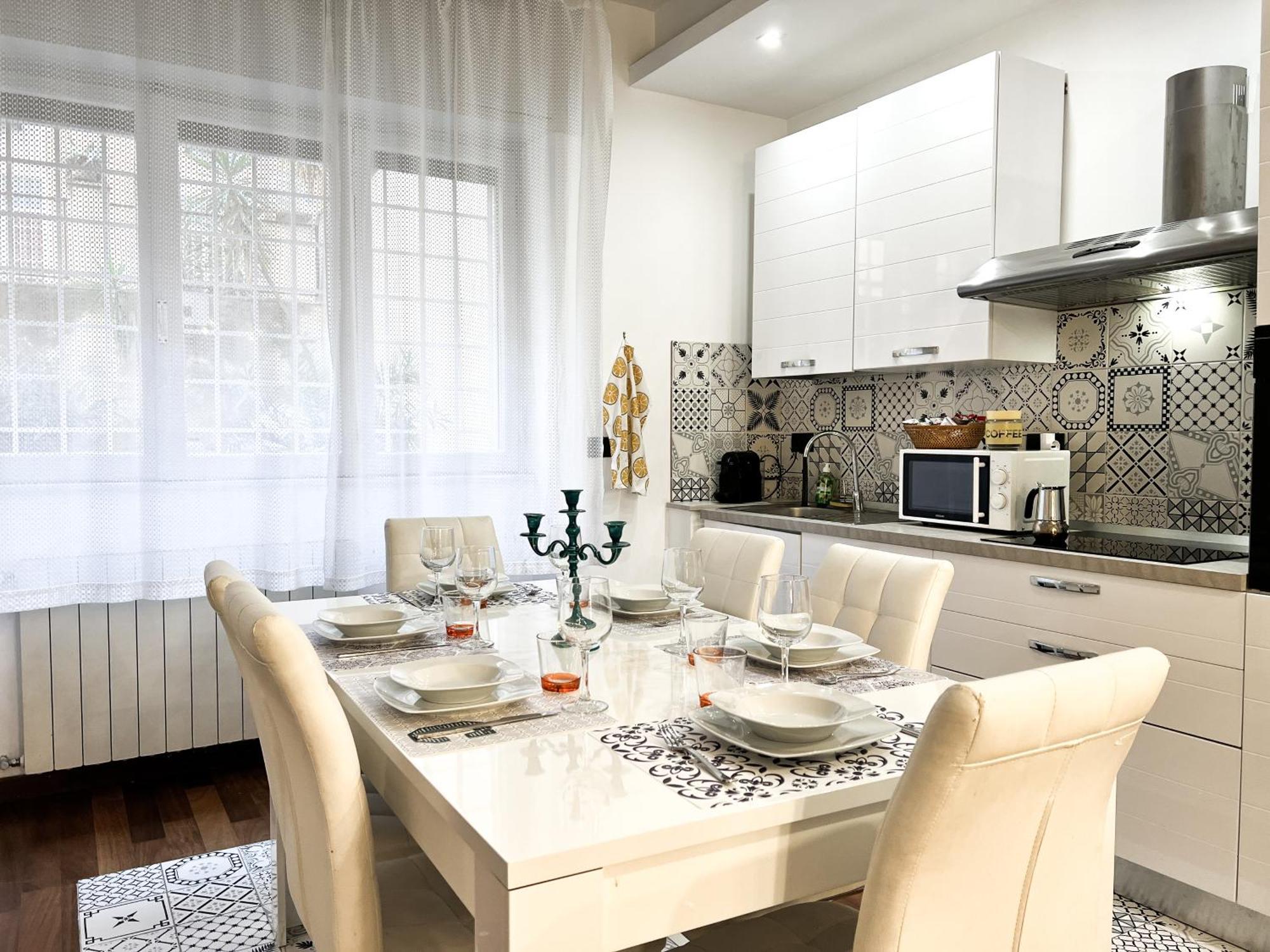 Apartamento Unique House - 3 Bedrooms & 2 Bathrooms With 4 Beds - 100 Meters To The Metro A *