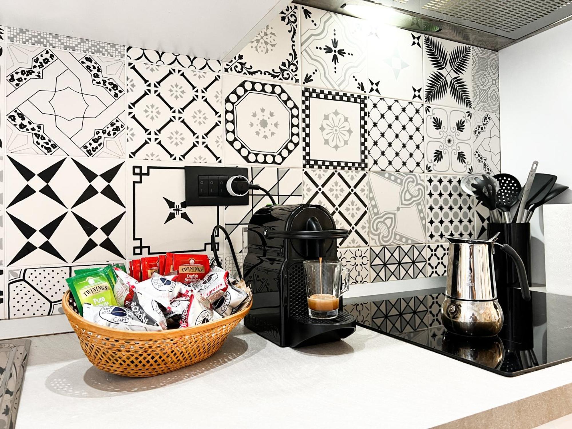 Unique House - 3 Bedrooms & 2 Bathrooms With 4 Beds - 100 Meters To The Metro A Apartamento