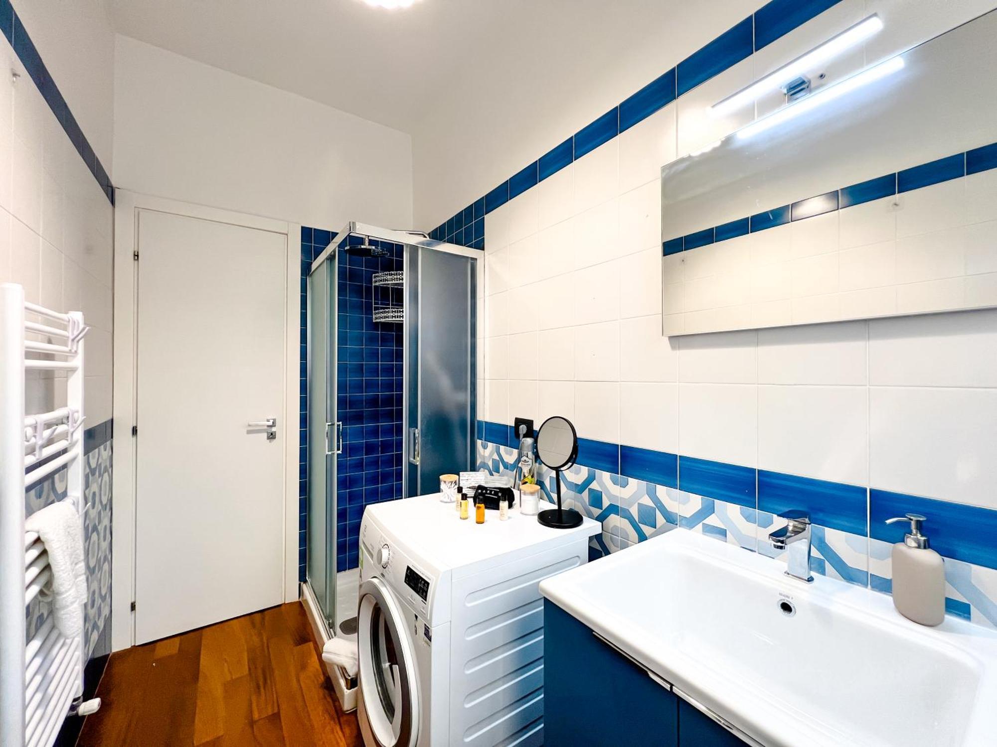 Unique House - 3 Bedrooms & 2 Bathrooms With 4 Beds - 100 Meters To The Metro A Apartamento